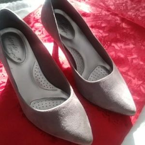Dexflex comfort grey low heels, size 6.